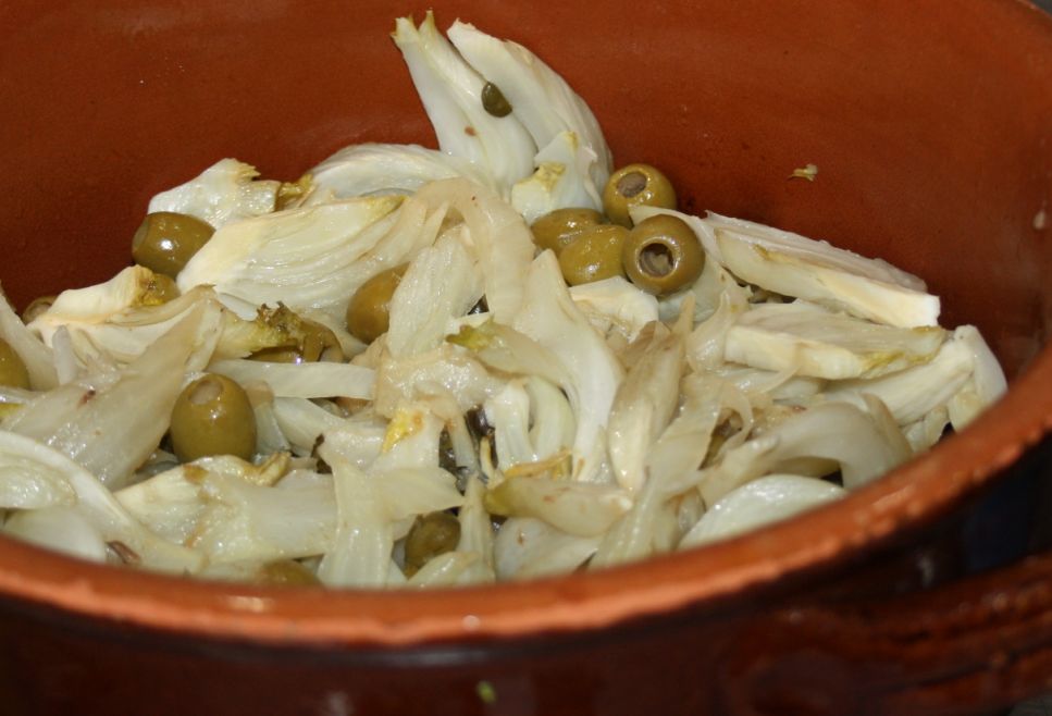 finocchi con acciughe, olive e capperi